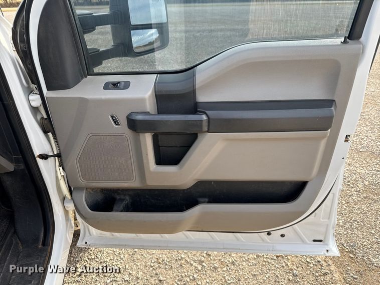 image for item HI9377 2017 Ford F350 Super Duty XL flatbed pickup truck