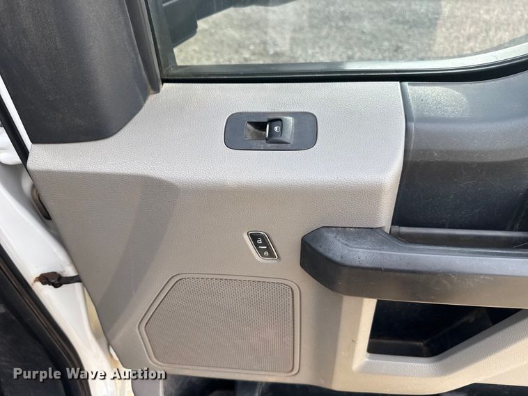 image for item HI9377 2017 Ford F350 Super Duty XL flatbed pickup truck