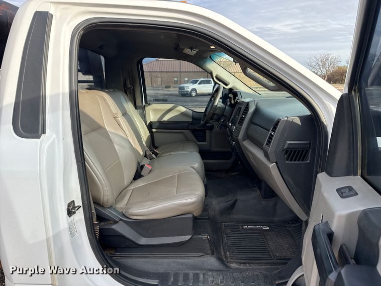 image for item HI9377 2017 Ford F350 Super Duty XL flatbed pickup truck