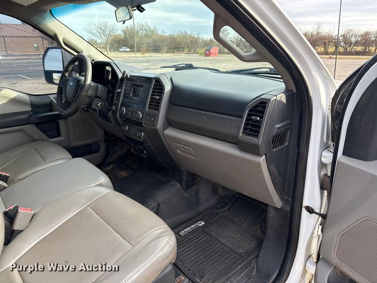 image for item HI9377 2017 Ford F350 Super Duty XL flatbed pickup truck