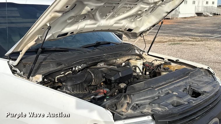 image for item HI9377 2017 Ford F350 Super Duty XL flatbed pickup truck