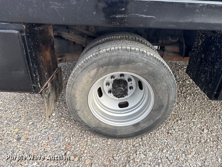 image for item HI9377 2017 Ford F350 Super Duty XL flatbed pickup truck