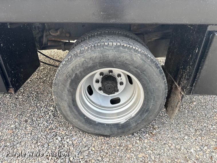 image for item HI9377 2017 Ford F350 Super Duty XL flatbed pickup truck