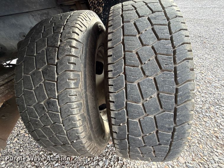 image for item HI9377 2017 Ford F350 Super Duty XL flatbed pickup truck