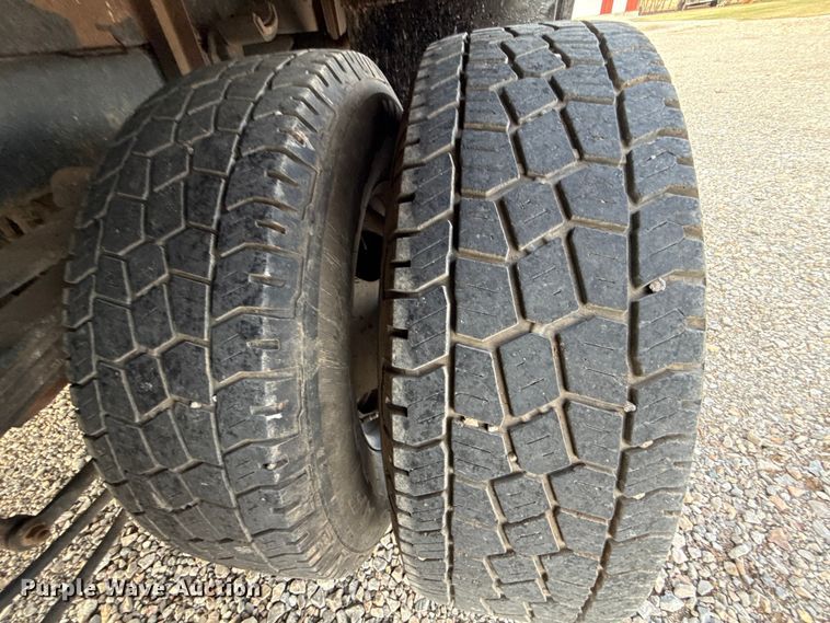 image for item HI9377 2017 Ford F350 Super Duty XL flatbed pickup truck