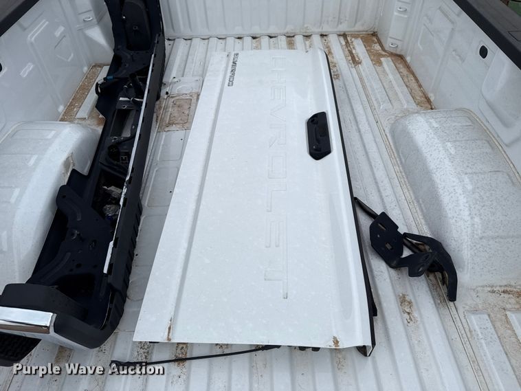 image for item HI9378 Chevrolet 1500 pickup bed