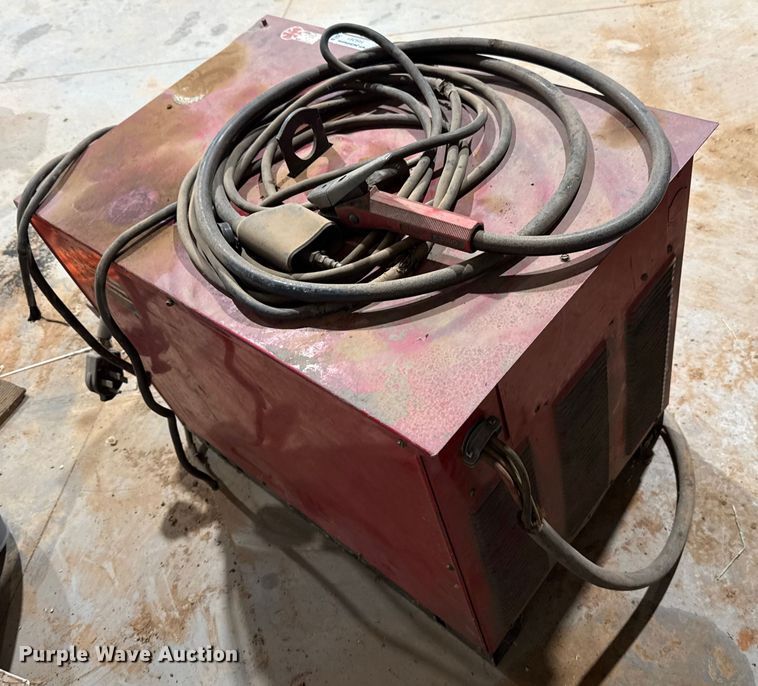 image for item HI9391 Lincoln Electric DC-400 welder