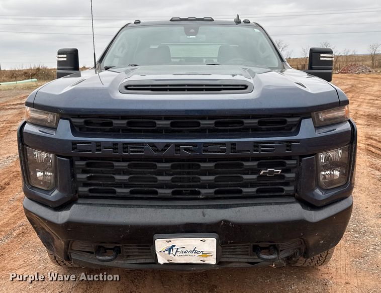 image for item HI9397 2021 Chevrolet Silverado 2500HD Crew Cab flatbed pickup truck