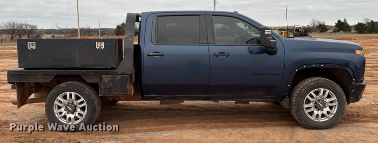 image for item HI9397 2021 Chevrolet Silverado 2500HD Crew Cab flatbed pickup truck
