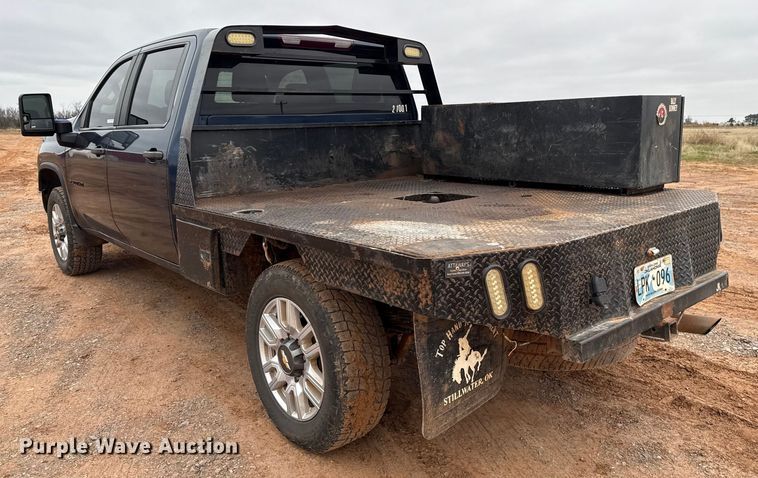 image for item HI9397 2021 Chevrolet Silverado 2500HD Crew Cab flatbed pickup truck