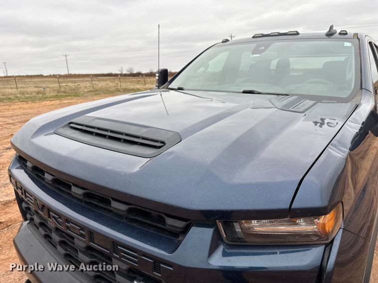 image for item HI9397 2021 Chevrolet Silverado 2500HD Crew Cab flatbed pickup truck