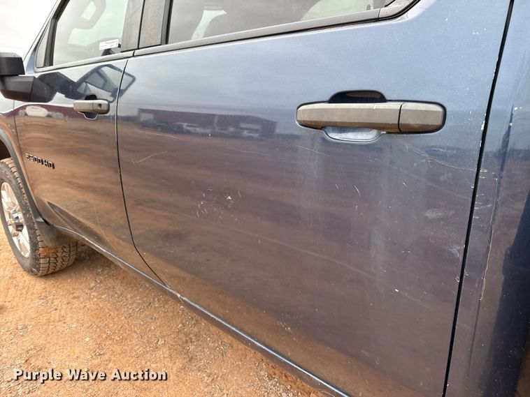 image for item HI9397 2021 Chevrolet Silverado 2500HD Crew Cab flatbed pickup truck