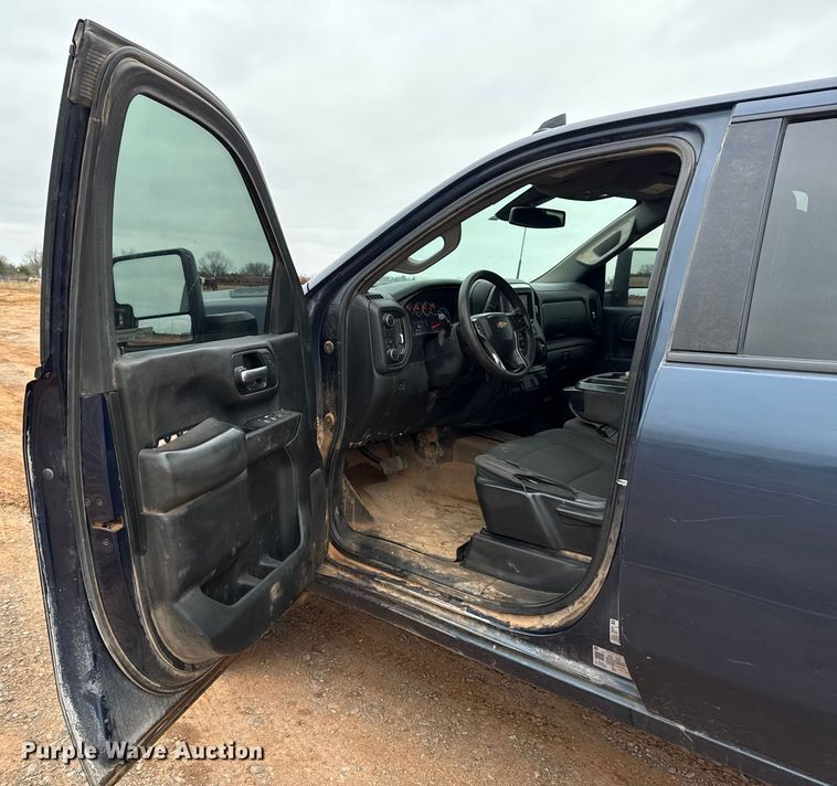 image for item HI9397 2021 Chevrolet Silverado 2500HD Crew Cab flatbed pickup truck