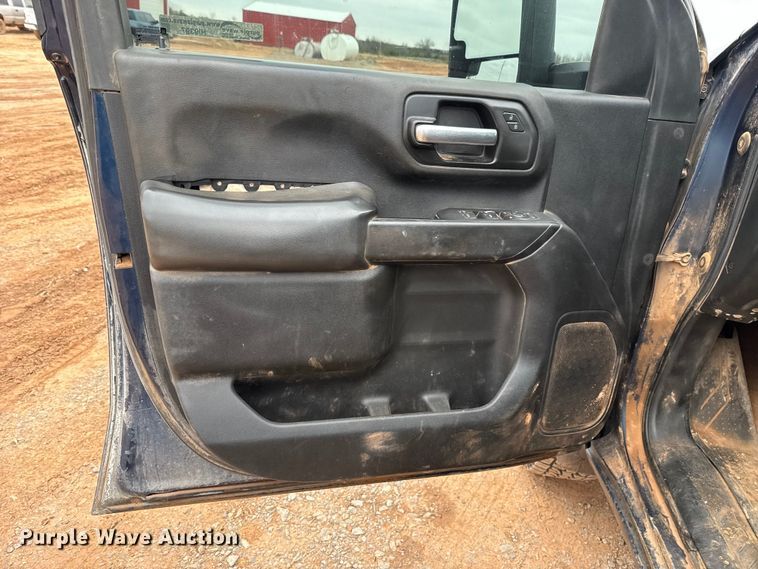 image for item HI9397 2021 Chevrolet Silverado 2500HD Crew Cab flatbed pickup truck