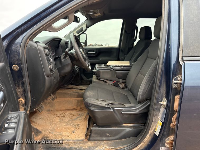 image for item HI9397 2021 Chevrolet Silverado 2500HD Crew Cab flatbed pickup truck