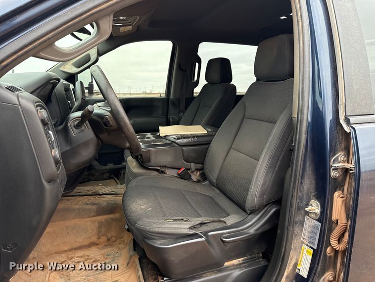 image for item HI9397 2021 Chevrolet Silverado 2500HD Crew Cab flatbed pickup truck