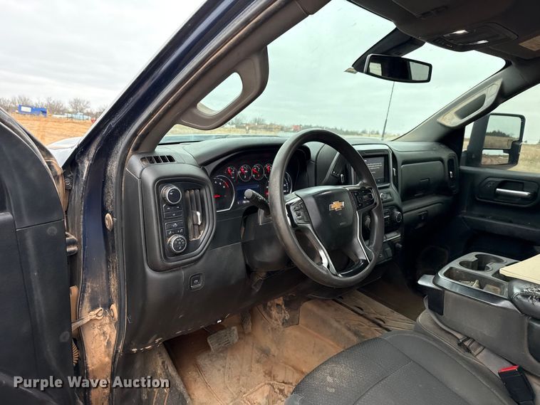 image for item HI9397 2021 Chevrolet Silverado 2500HD Crew Cab flatbed pickup truck