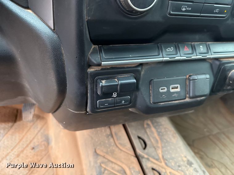 image for item HI9397 2021 Chevrolet Silverado 2500HD Crew Cab flatbed pickup truck