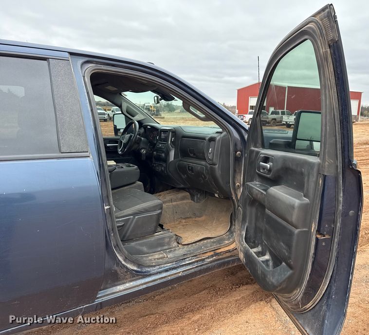 image for item HI9397 2021 Chevrolet Silverado 2500HD Crew Cab flatbed pickup truck