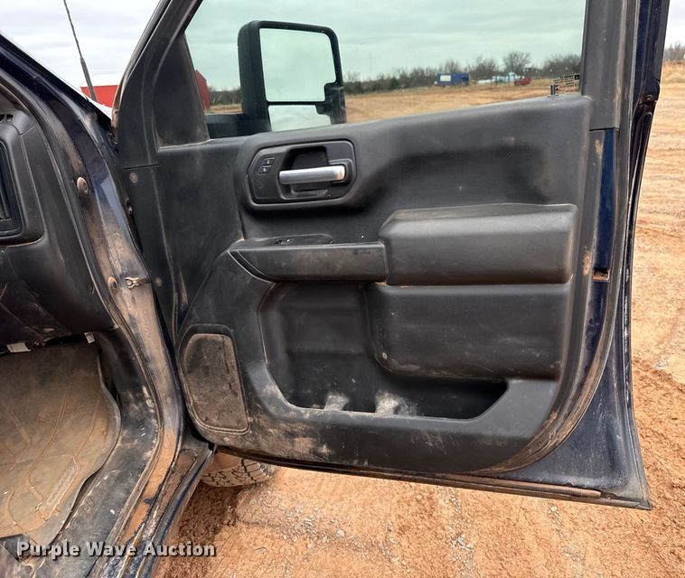 image for item HI9397 2021 Chevrolet Silverado 2500HD Crew Cab flatbed pickup truck