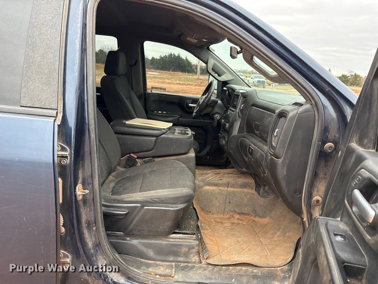 image for item HI9397 2021 Chevrolet Silverado 2500HD Crew Cab flatbed pickup truck