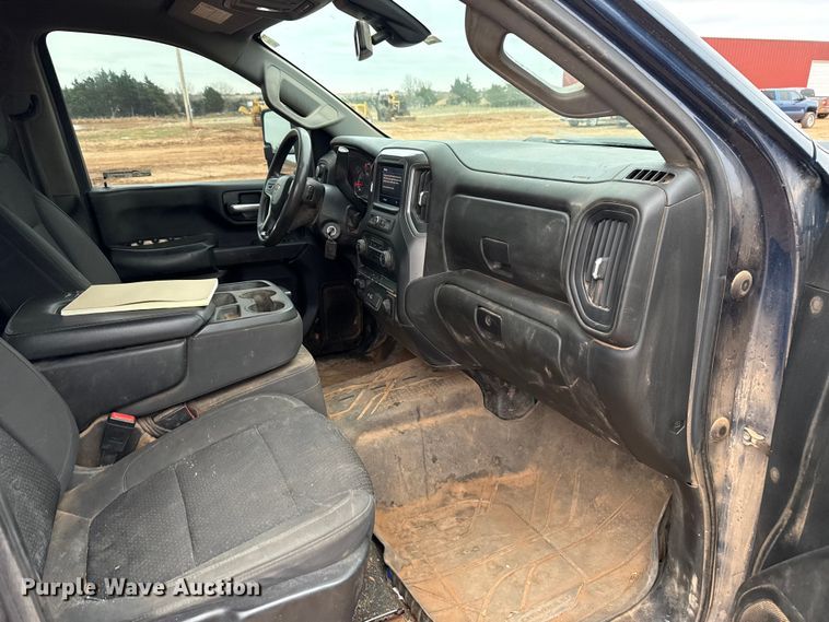 image for item HI9397 2021 Chevrolet Silverado 2500HD Crew Cab flatbed pickup truck