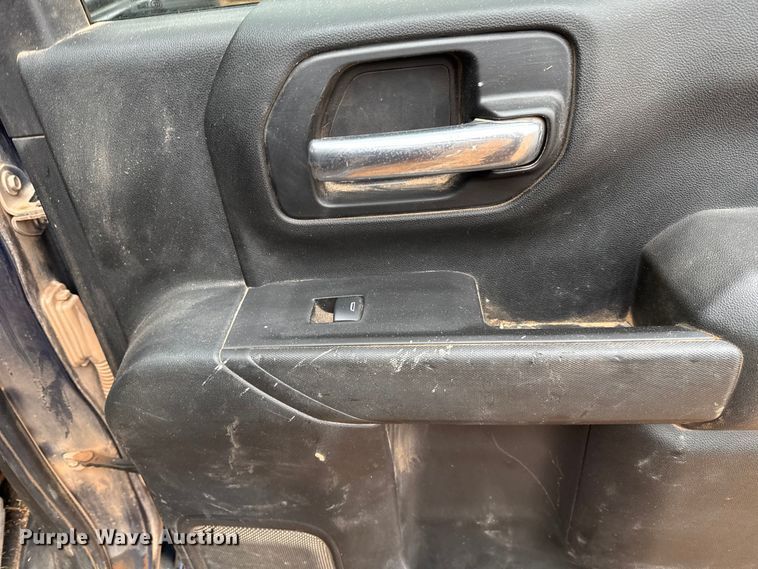 image for item HI9397 2021 Chevrolet Silverado 2500HD Crew Cab flatbed pickup truck