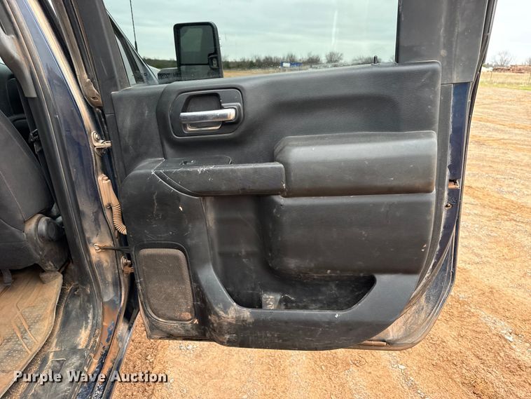 image for item HI9397 2021 Chevrolet Silverado 2500HD Crew Cab flatbed pickup truck