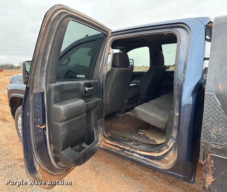 image for item HI9397 2021 Chevrolet Silverado 2500HD Crew Cab flatbed pickup truck