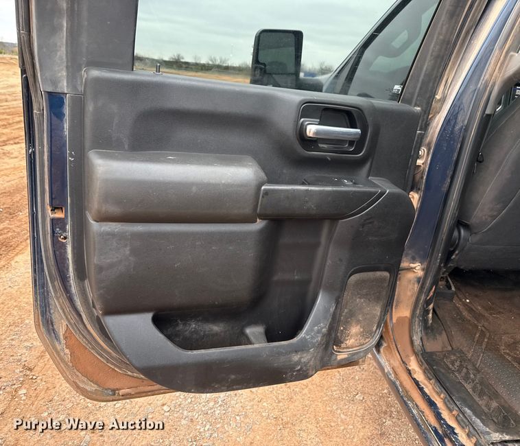 image for item HI9397 2021 Chevrolet Silverado 2500HD Crew Cab flatbed pickup truck