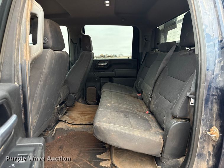 image for item HI9397 2021 Chevrolet Silverado 2500HD Crew Cab flatbed pickup truck