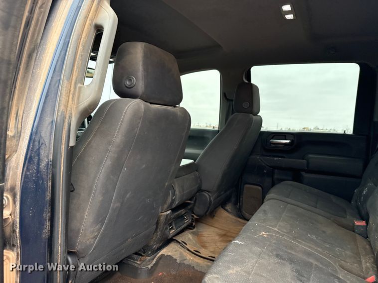 image for item HI9397 2021 Chevrolet Silverado 2500HD Crew Cab flatbed pickup truck