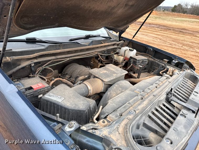 image for item HI9397 2021 Chevrolet Silverado 2500HD Crew Cab flatbed pickup truck