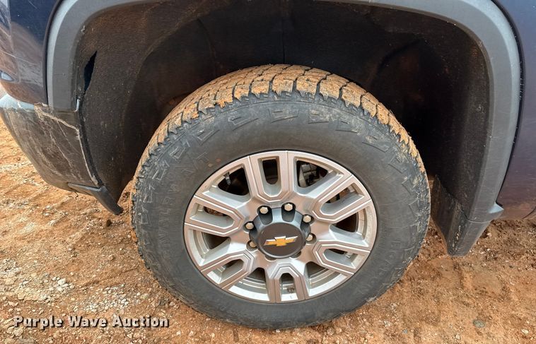 image for item HI9397 2021 Chevrolet Silverado 2500HD Crew Cab flatbed pickup truck