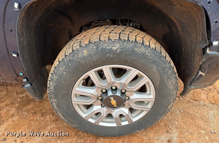 image for item HI9397 2021 Chevrolet Silverado 2500HD Crew Cab flatbed pickup truck