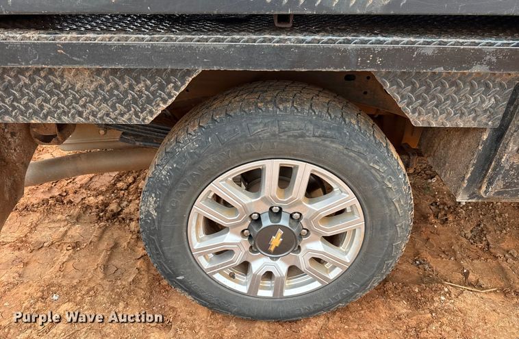 image for item HI9397 2021 Chevrolet Silverado 2500HD Crew Cab flatbed pickup truck