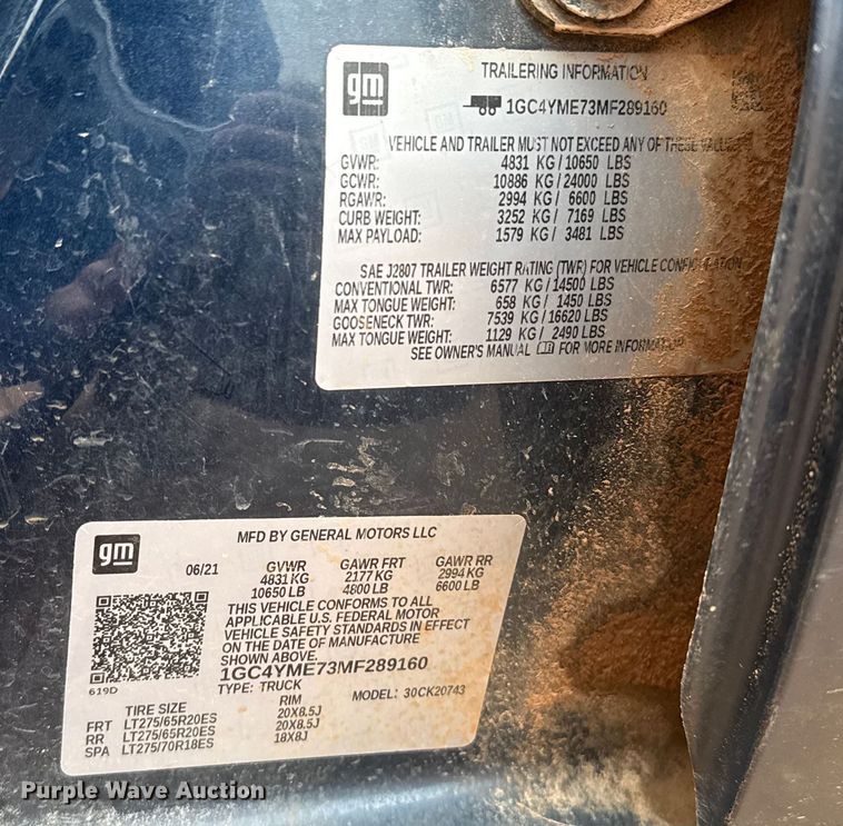 image for item HI9397 2021 Chevrolet Silverado 2500HD Crew Cab flatbed pickup truck