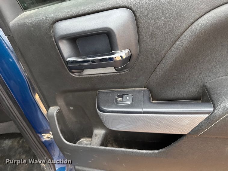 image for item HI9399 2018 Chevrolet Silverado 1500 Crew Cab pickup truck