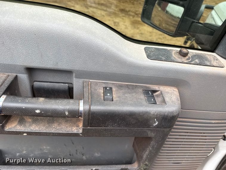 image for item HI9401 2012 Ford F250 Super Duty SuperCab pickup truck