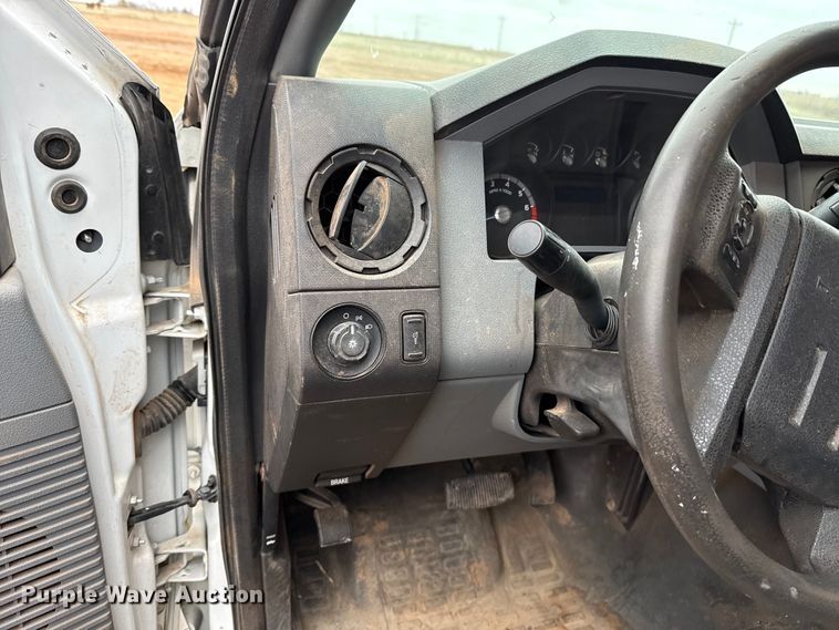 image for item HI9401 2012 Ford F250 Super Duty SuperCab pickup truck