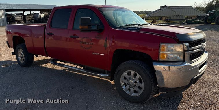 image for item IE9190 2011 Chevrolet Silverado 3500HD Crew Cab pickup truck