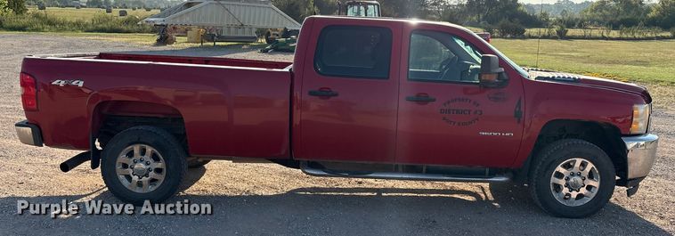 image for item IE9190 2011 Chevrolet Silverado 3500HD Crew Cab pickup truck