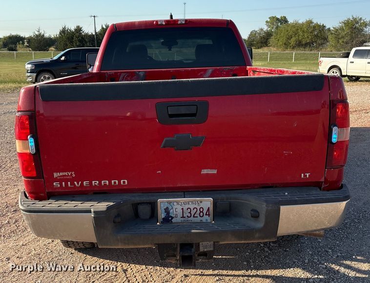 image for item IE9190 2011 Chevrolet Silverado 3500HD Crew Cab pickup truck