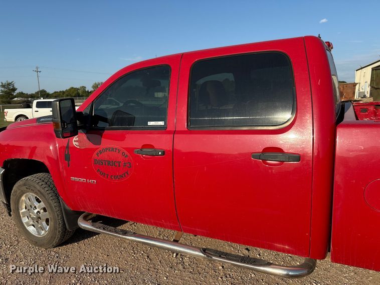 image for item IE9190 2011 Chevrolet Silverado 3500HD Crew Cab pickup truck