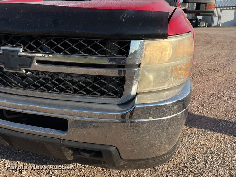 image for item IE9190 2011 Chevrolet Silverado 3500HD Crew Cab pickup truck
