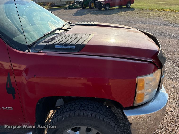 image for item IE9190 2011 Chevrolet Silverado 3500HD Crew Cab pickup truck