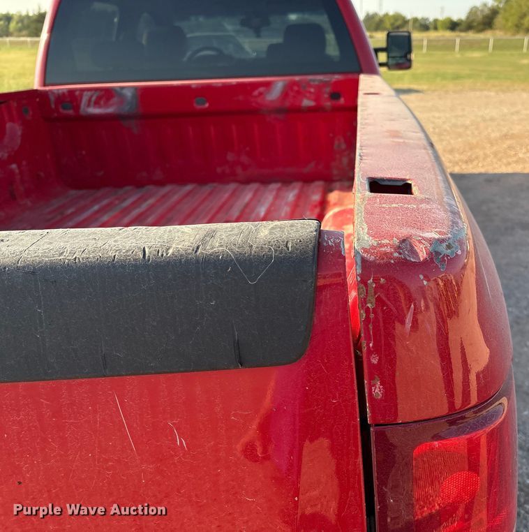 image for item IE9190 2011 Chevrolet Silverado 3500HD Crew Cab pickup truck