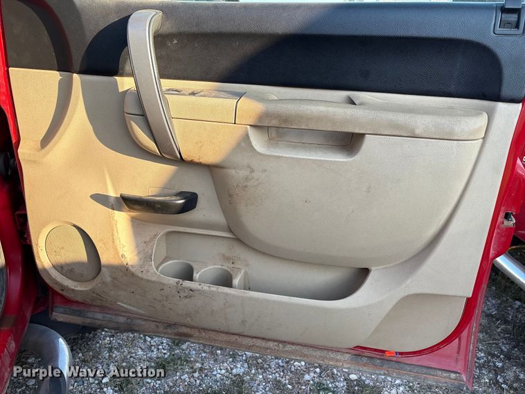 image for item IE9190 2011 Chevrolet Silverado 3500HD Crew Cab pickup truck