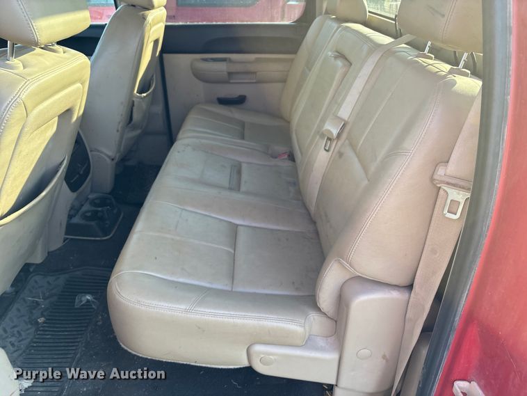 image for item IE9190 2011 Chevrolet Silverado 3500HD Crew Cab pickup truck