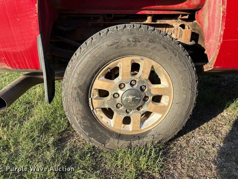 image for item IE9190 2011 Chevrolet Silverado 3500HD Crew Cab pickup truck